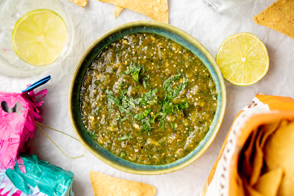 Mexicaanse salsa verde met tomatillo's