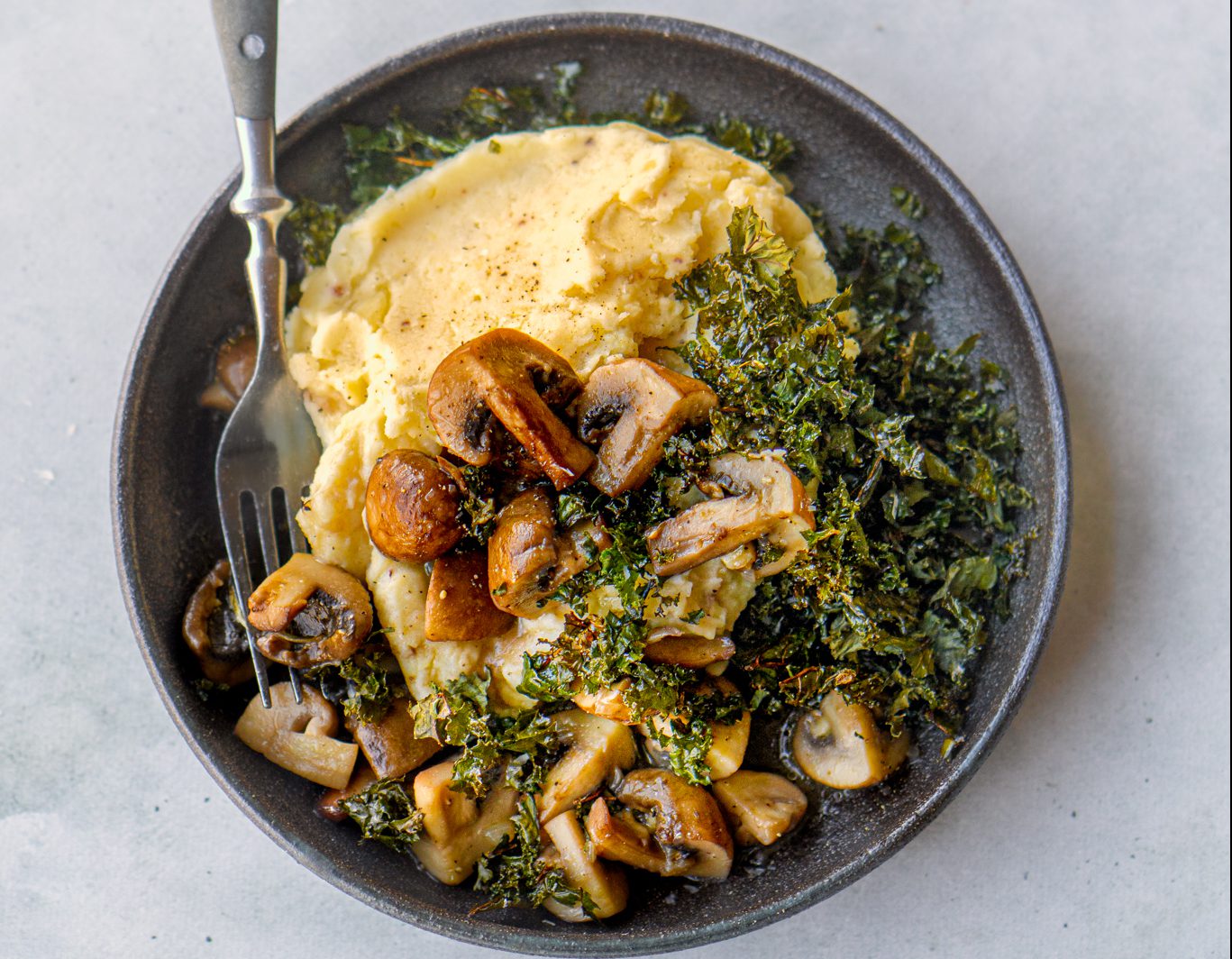 parmezaanstamppot met boerenkool en paddenstoelenjus