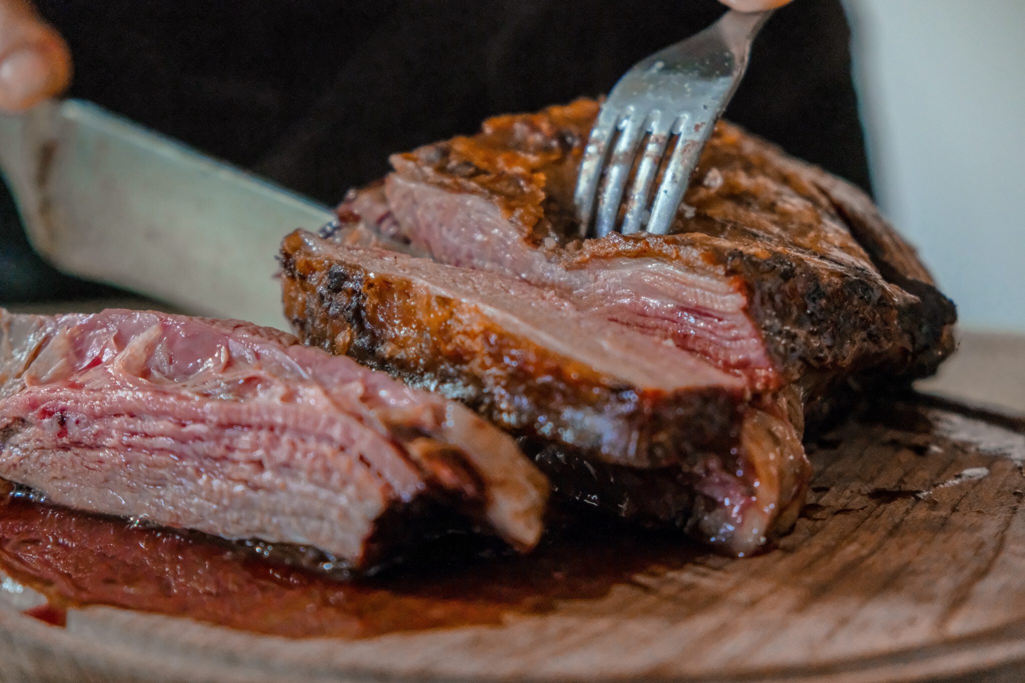 steak tegen de draad in snijden stock unsplash