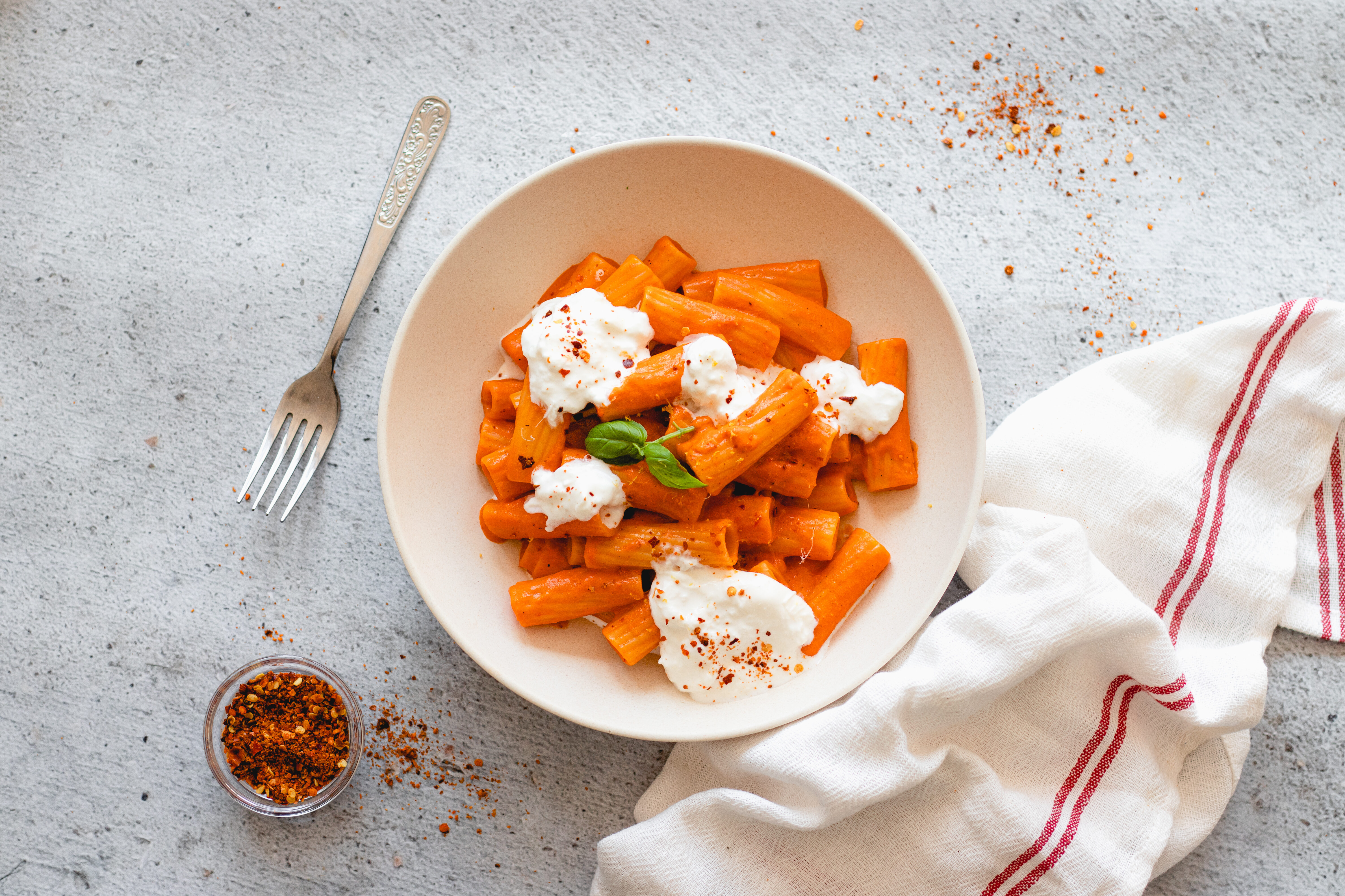 Rigatoni Pasta met Paprikasaus voor een lekker en simpel weekmenu in week 32