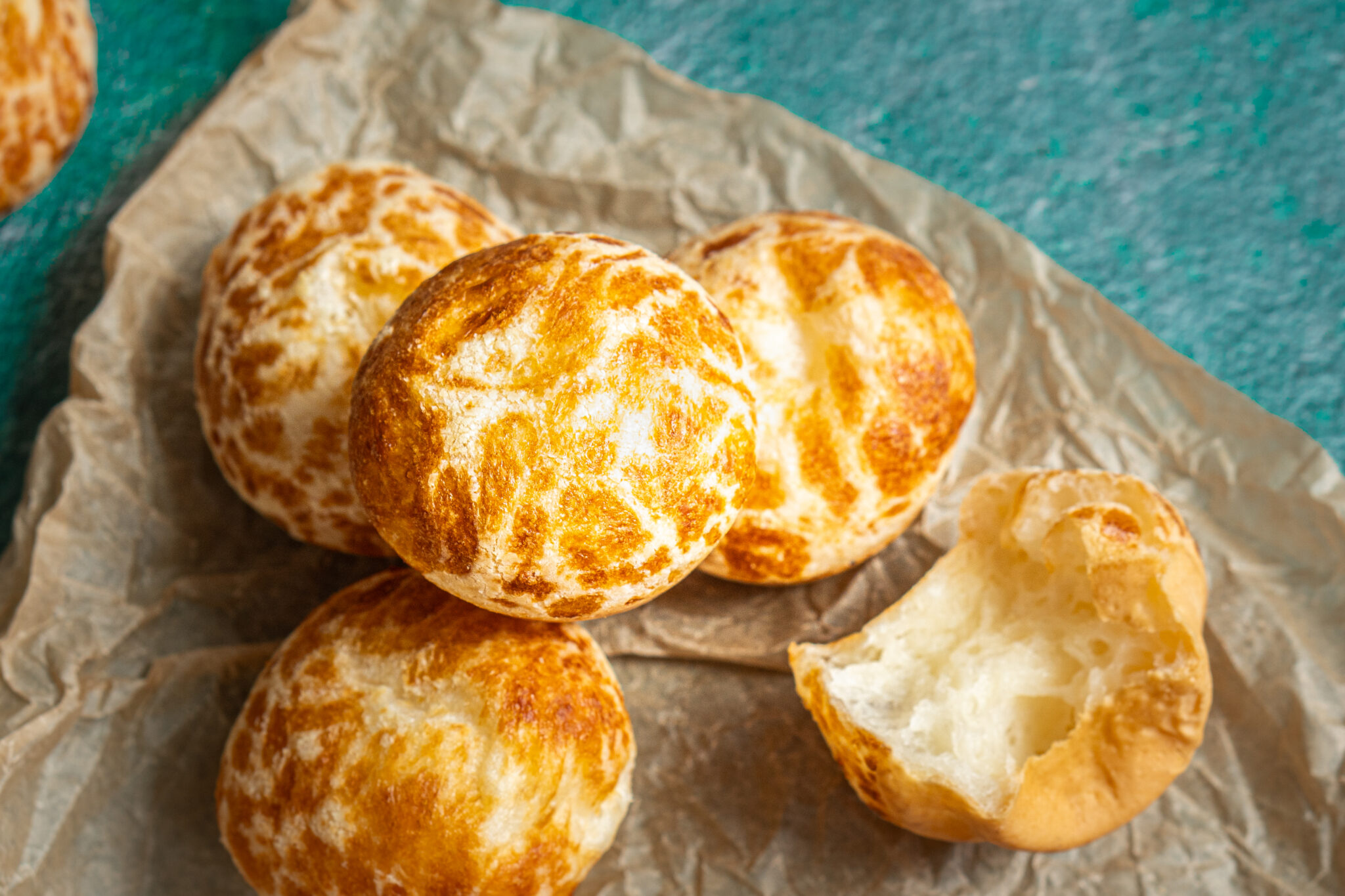 Pão de Queijo (makkelijke Braziliaanse kaasbroodjes)