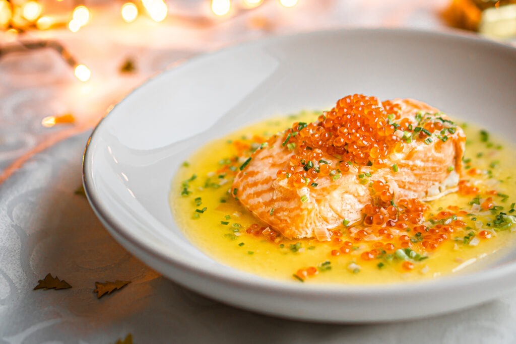 Makkelijk hoofdgerecht voor kerst zalm in feestelijke botersaus Culy